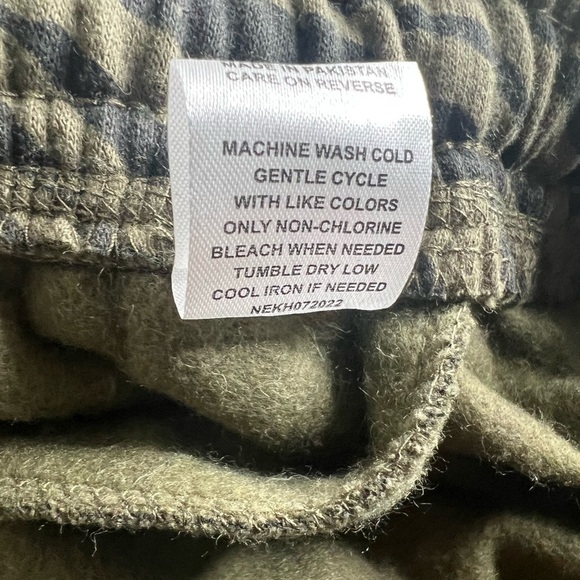 Ed Hardy Men’s Zebra Camo Jogger Sweatpants - Picture 11 of 11